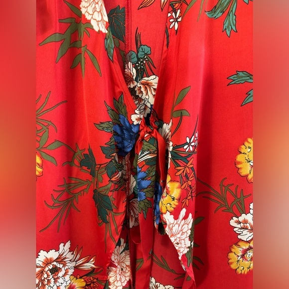 CLUB L LONDON Red Silk Floral Tie Front Short Sleeved Wrap Dress Size 8 - Picture 4 of 10